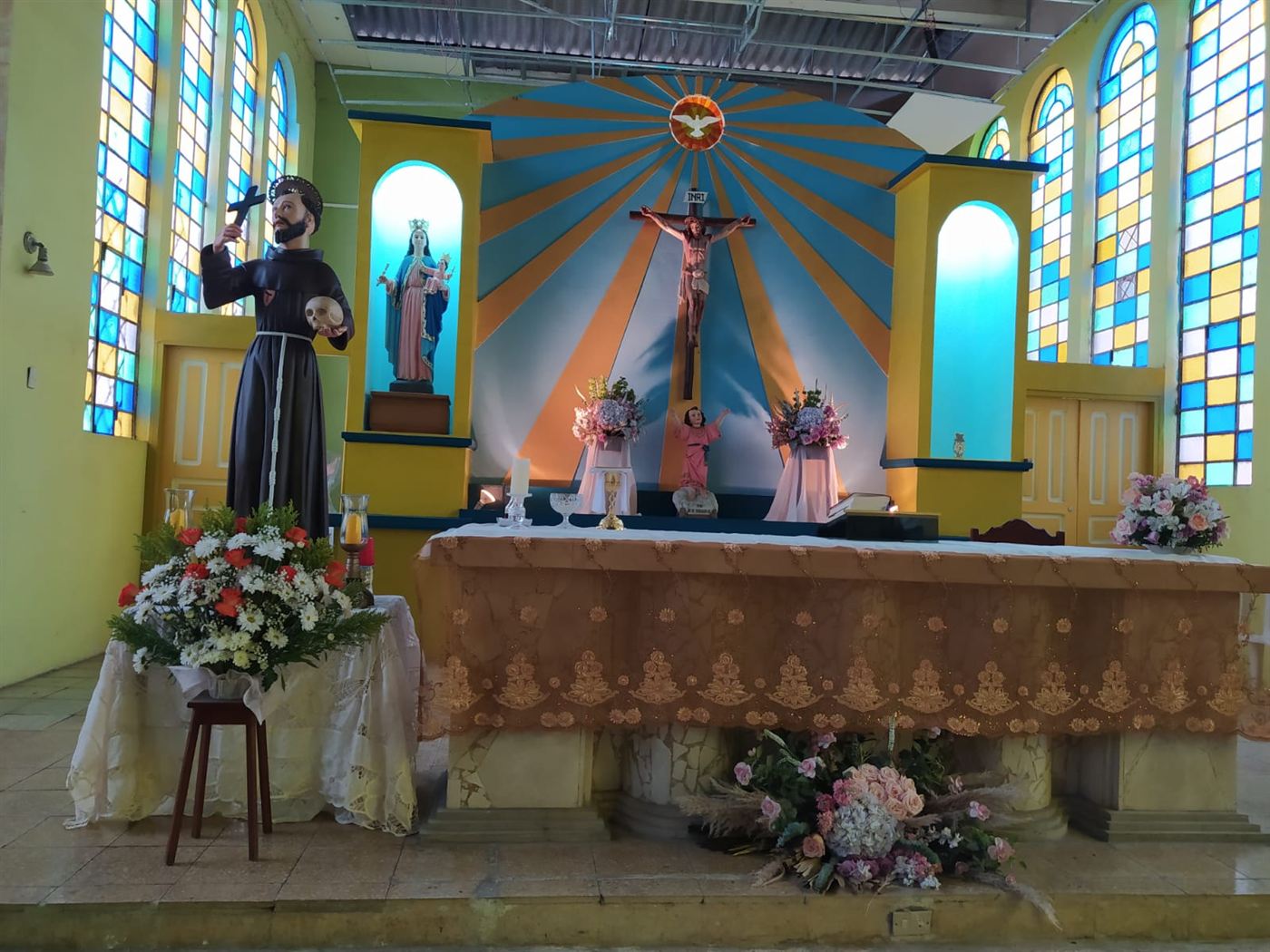 Altar mayor antes de la restauración