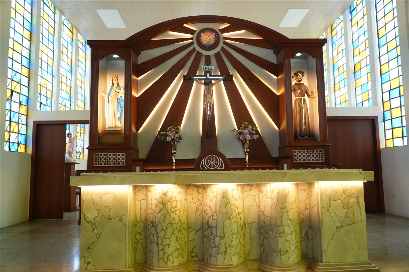 Altar mayor después de la restauración